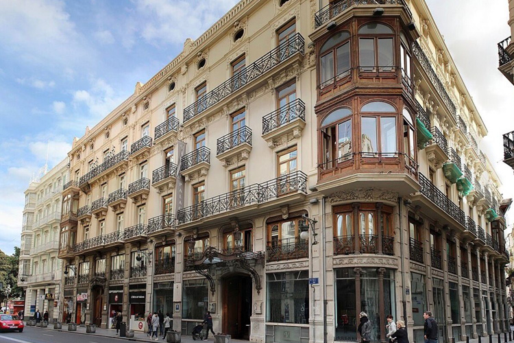 Rehabilitación de bajantes con resina epoxi sin obras en hoteles de los años 70 y 80 en la Comunidad Valenciana